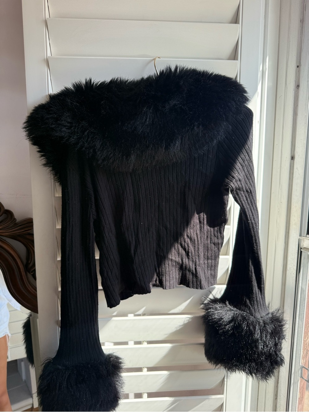 Selkie Faux-Fur Trim Ribbed Button-Front Women's Sweater sz M - Picture 4 of 6